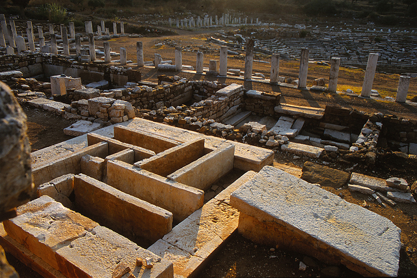 Messene – Tombs near the stadium