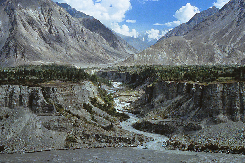 Pakistan – Valley leading to the Indus river